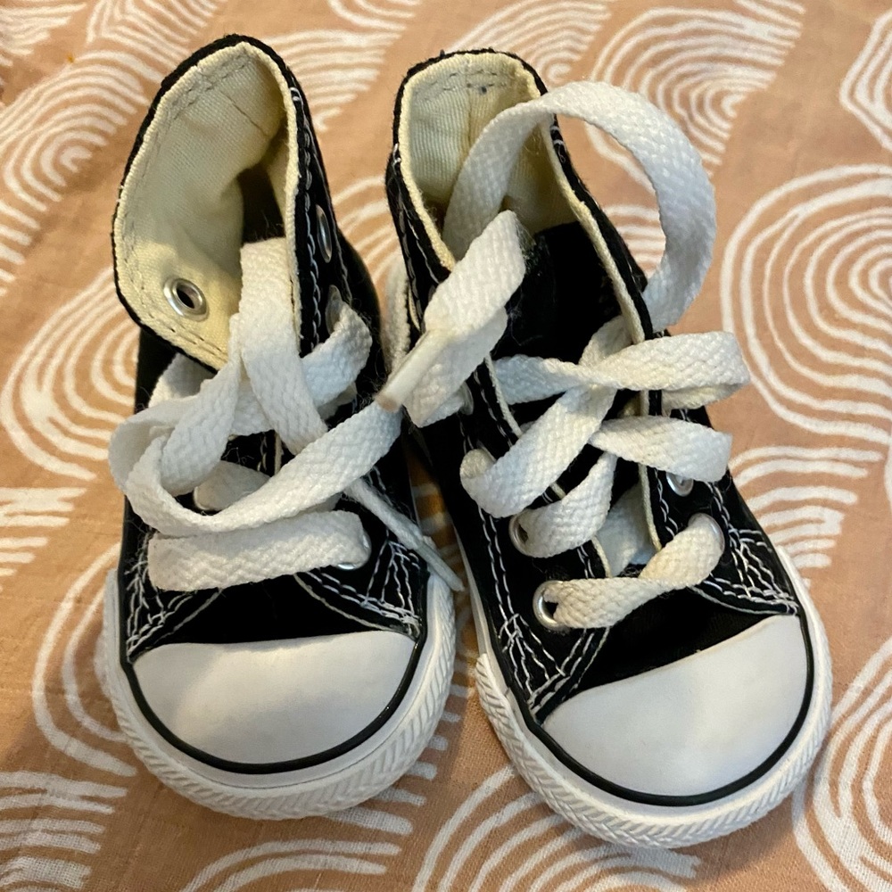 Converse hi tops toddler sz 2